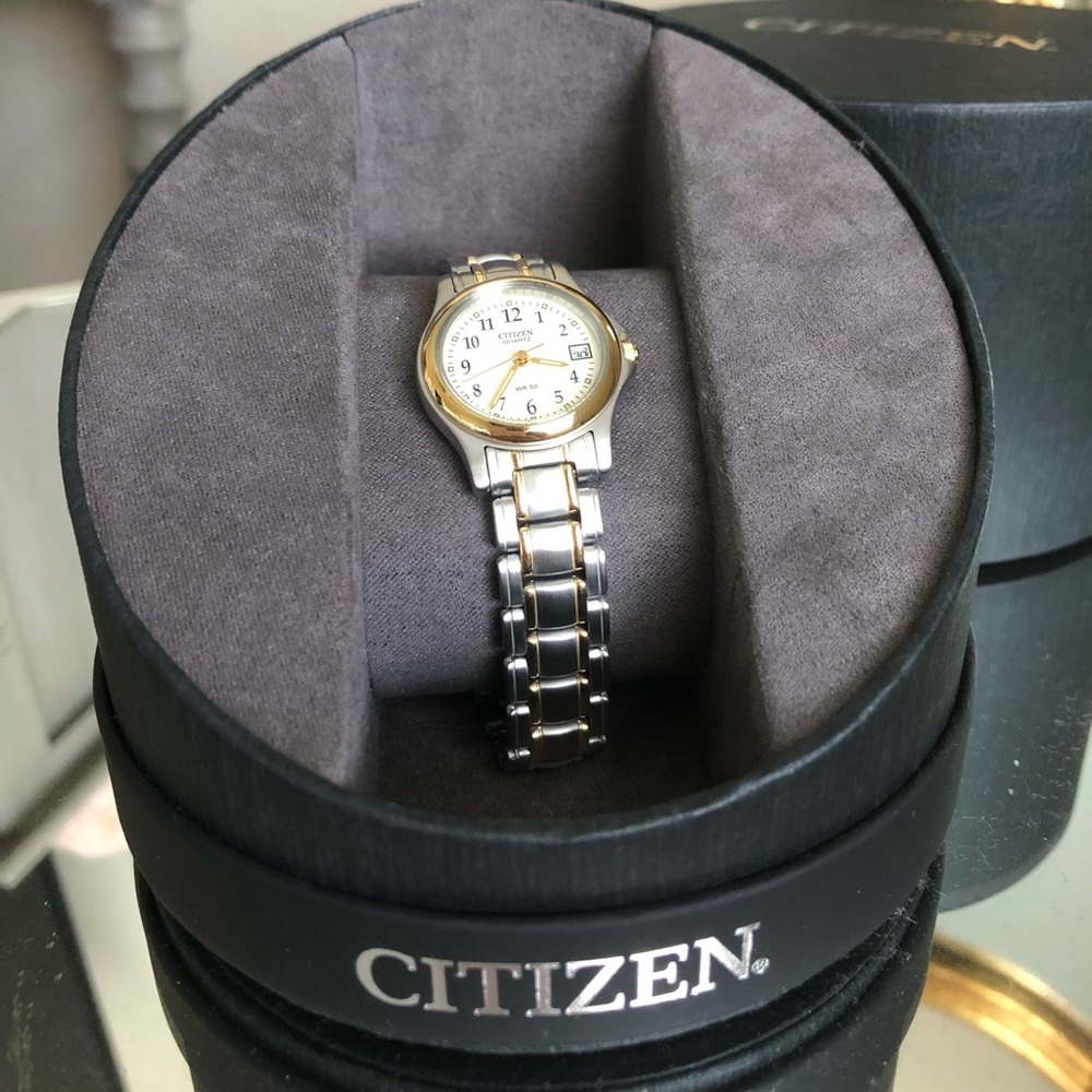 NEVER WORN CITIZEN WATCH